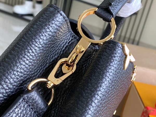 Capucines BB handbag